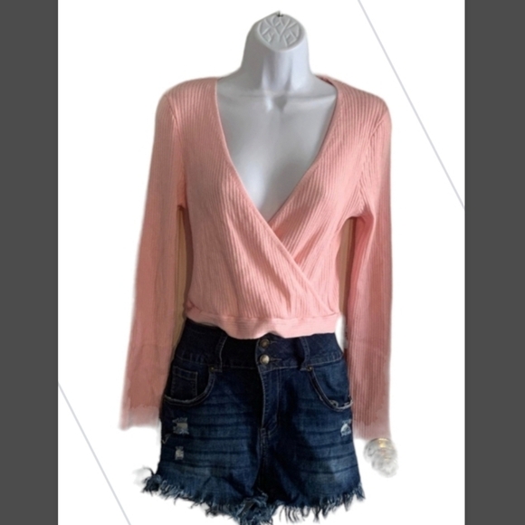 Rue21 Sweaters - Pink Cropped Sweater Plunge Neck Open Back Backless Large NEW Ties Crop Low